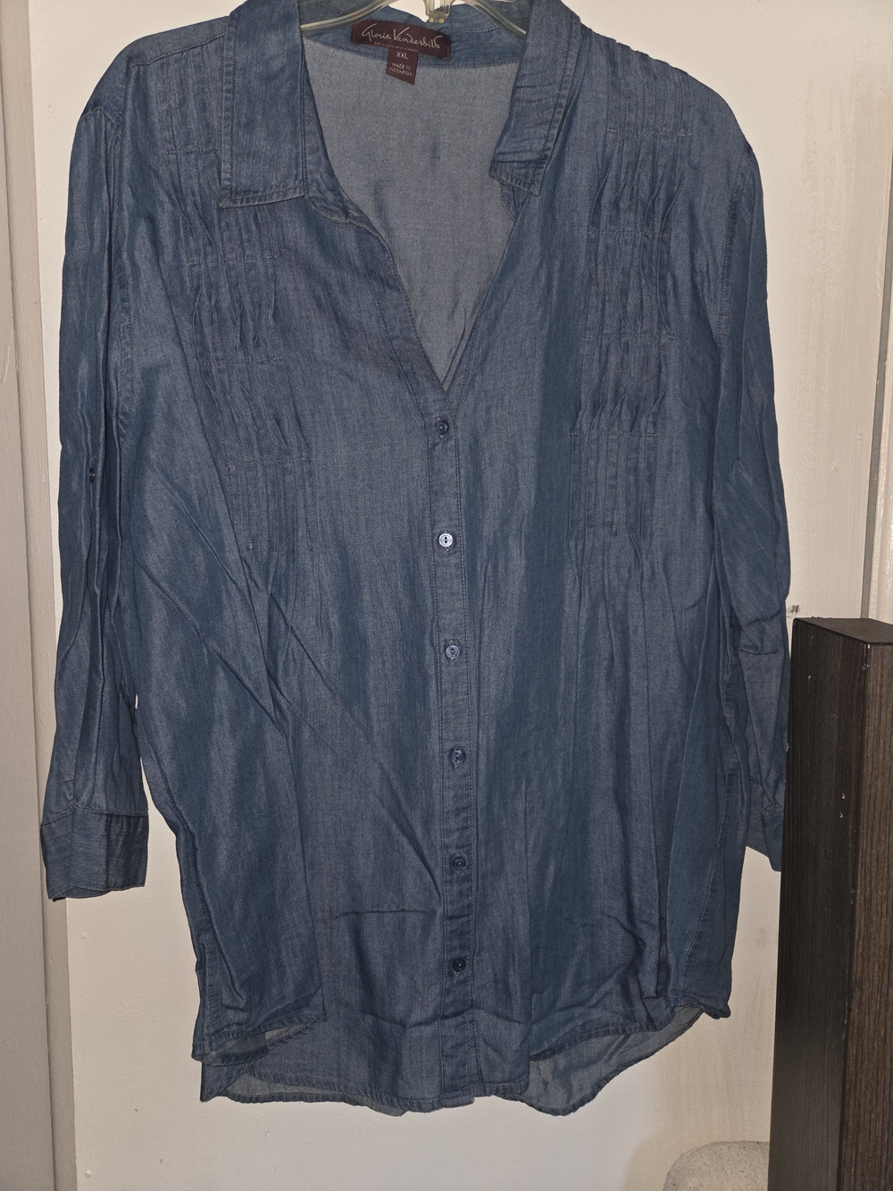 Gloria Vanderbilt Chambray Blue Long-Sleeve Button-Down Shirt